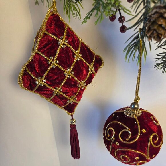 Red Velvet Satin Ribbon Gold Beaded Trim Ornaments Vintage - Picture 4 of 7